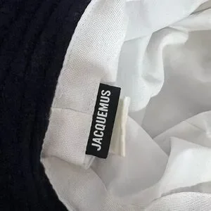 Jacquemus Two-Tone Black and White Hat Jacquemus | Accessories | Jacquemus Twotone Black And White  main image 4